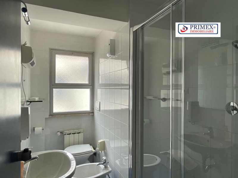 Immagine 14 di Ufficio in affitto  in VIA CORNELIO MAGNI a Roma