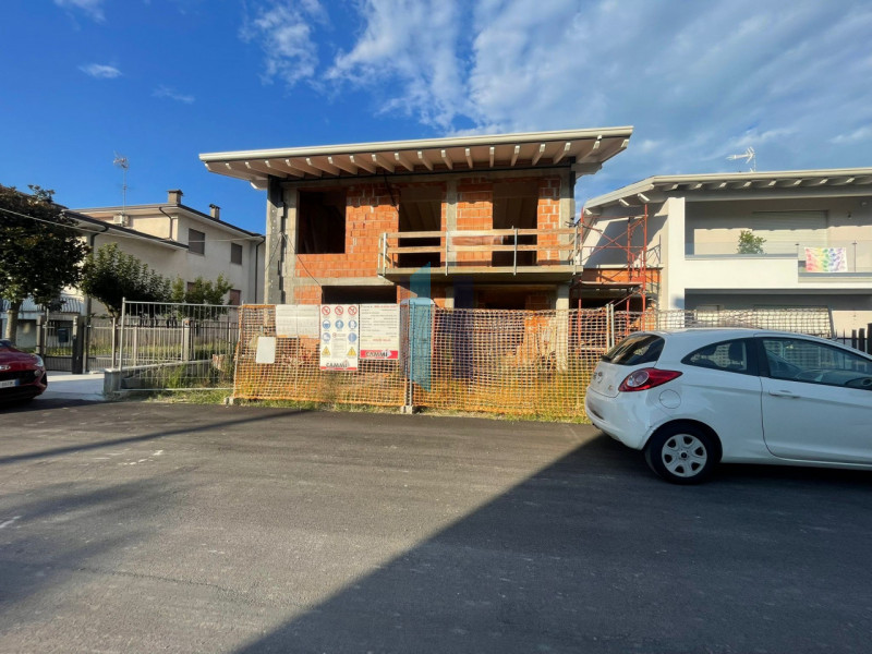 Immagine 1 di Casa trifamiliare in vendita  in via vittorio arici 85 a Brescia