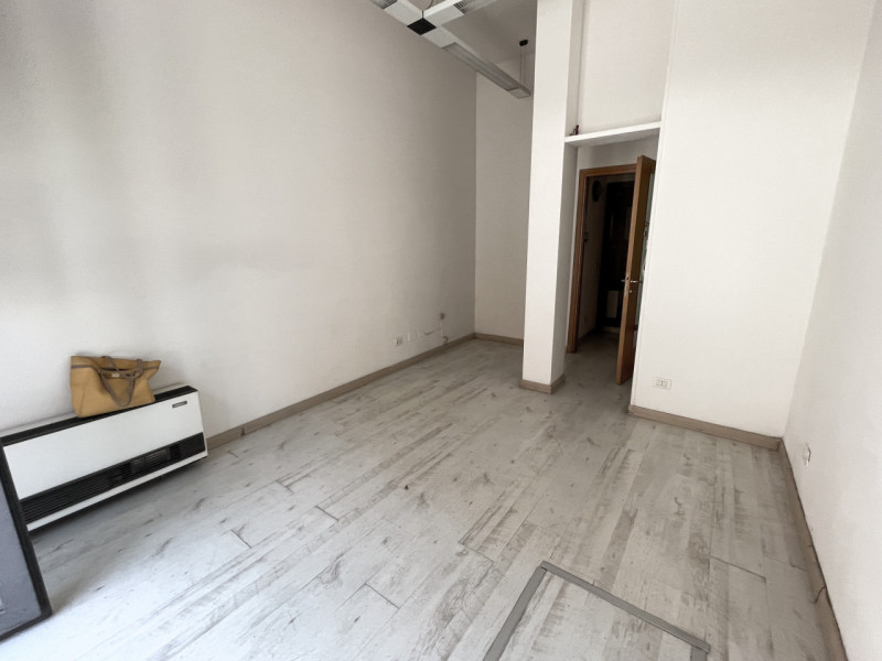 Immagine 4 di Negozio in vendita  in Via Duomo a Legnago