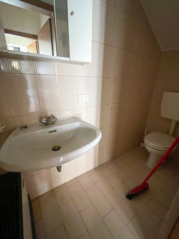 Immagine 5 di Negozio in vendita  in Via Duomo a Legnago