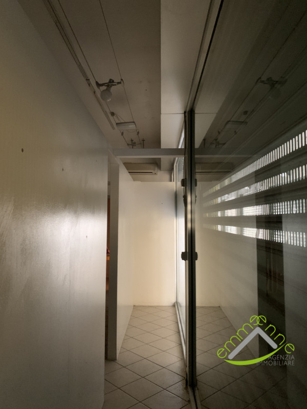 Immagine 4 di Negozio in affitto  in via mazzini a Dolo