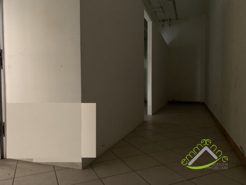 Immagine 5 di Negozio in affitto  in via mazzini a Dolo