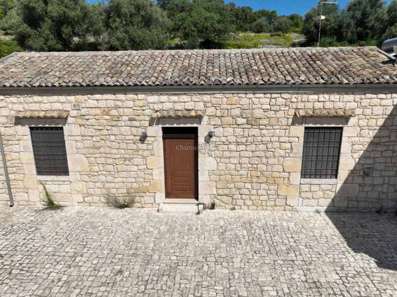 Immagine 3 di Casa indipendente in vendita  in Strada Provinciale 27 a Modica