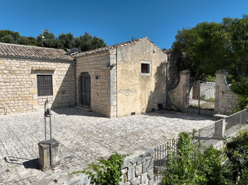 Immagine 6 di Casa indipendente in vendita  in Strada Provinciale 27 a Modica