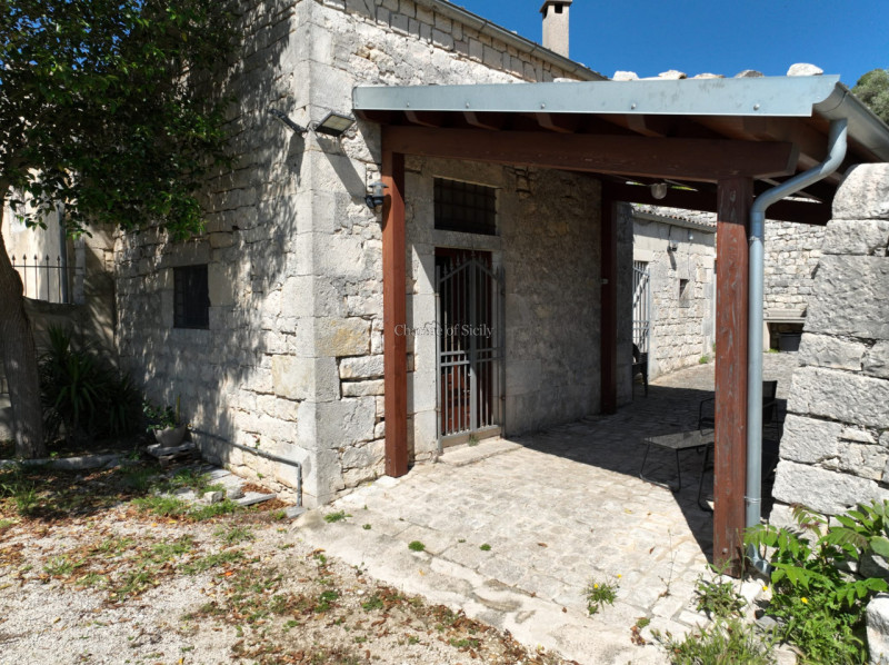 Immagine 10 di Casa indipendente in vendita  in Strada Provinciale 27 a Modica