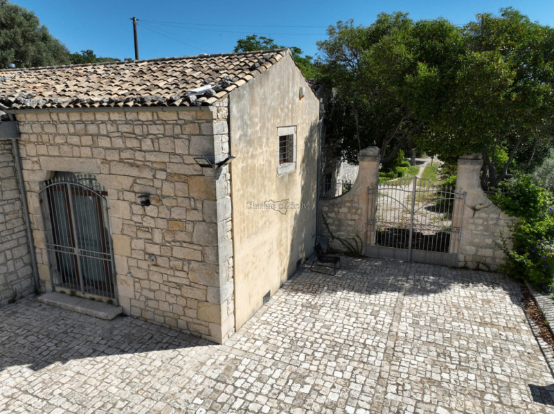 Immagine 22 di Casa indipendente in vendita  in Strada Provinciale 27 a Modica