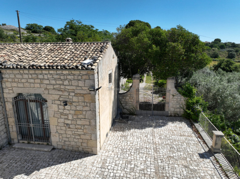 Immagine 24 di Casa indipendente in vendita  in Strada Provinciale 27 a Modica