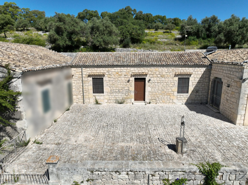 Immagine 25 di Casa indipendente in vendita  in Strada Provinciale 27 a Modica