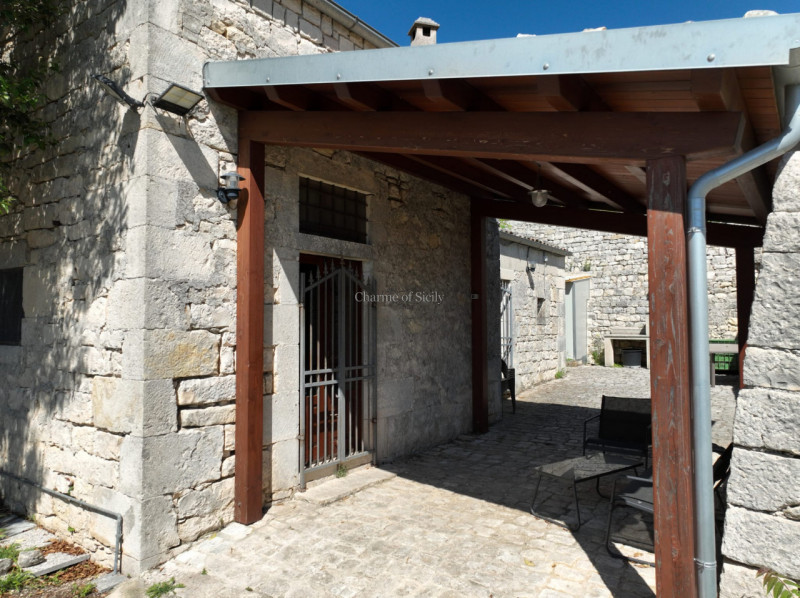 Immagine 32 di Casa indipendente in vendita  in Strada Provinciale 27 a Modica