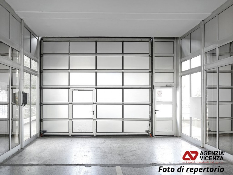 Immagine 4 di Negozio in vendita  in Viale della pace a Vicenza