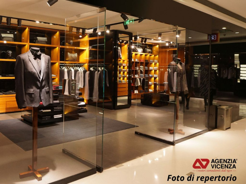 Immagine 6 di Negozio in vendita  in Viale della pace a Vicenza