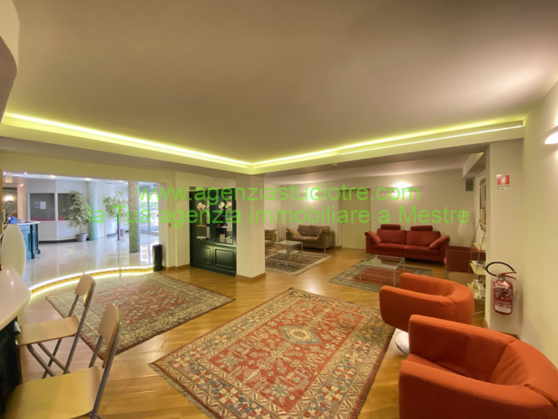 Immagine 2 di Hotel in vendita  in via Adige a Quarto D'altino