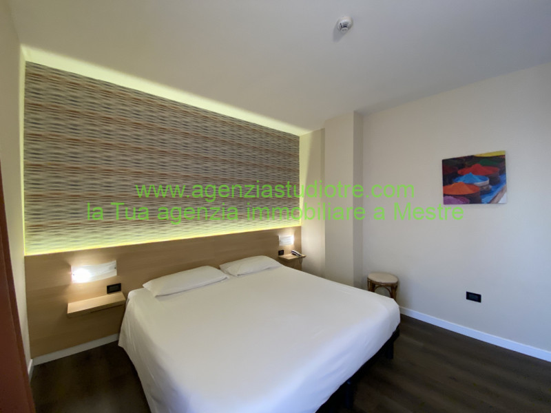 Immagine 3 di Hotel in vendita  in via Adige a Quarto D'altino