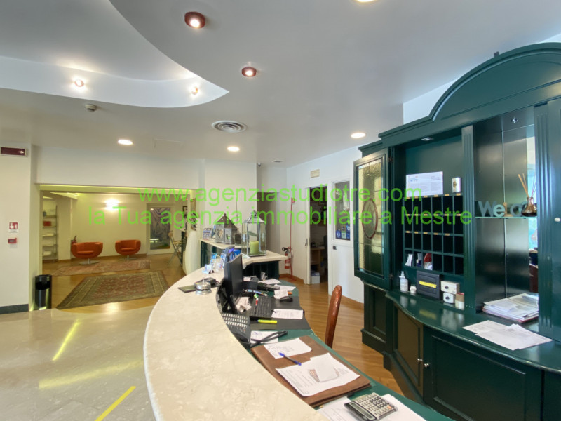 Immagine 5 di Hotel in vendita  in via Adige a Quarto D'altino