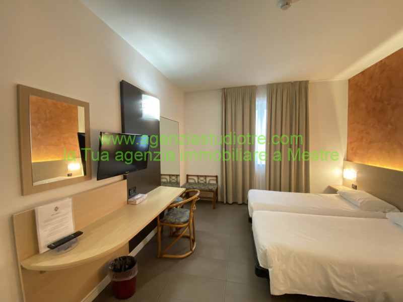Immagine 9 di Hotel in vendita  in via Adige a Quarto D'altino