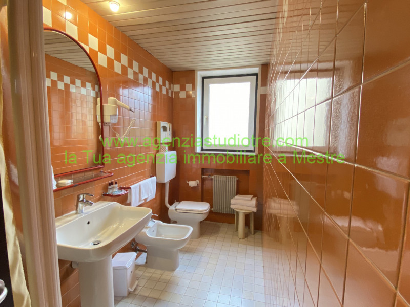 Immagine 11 di Hotel in vendita  in via Adige a Quarto D'altino