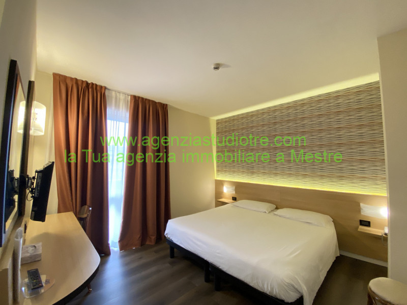 Immagine 15 di Hotel in vendita  in via Adige a Quarto D'altino