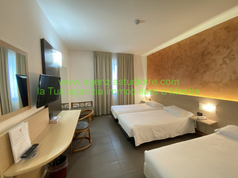 Immagine 17 di Hotel in vendita  in via Adige a Quarto D'altino