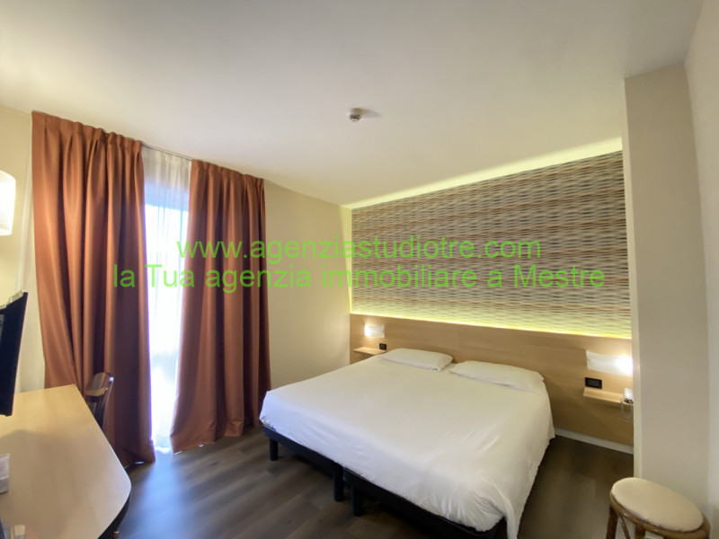 Immagine 18 di Hotel in vendita  in via Adige a Quarto D'altino