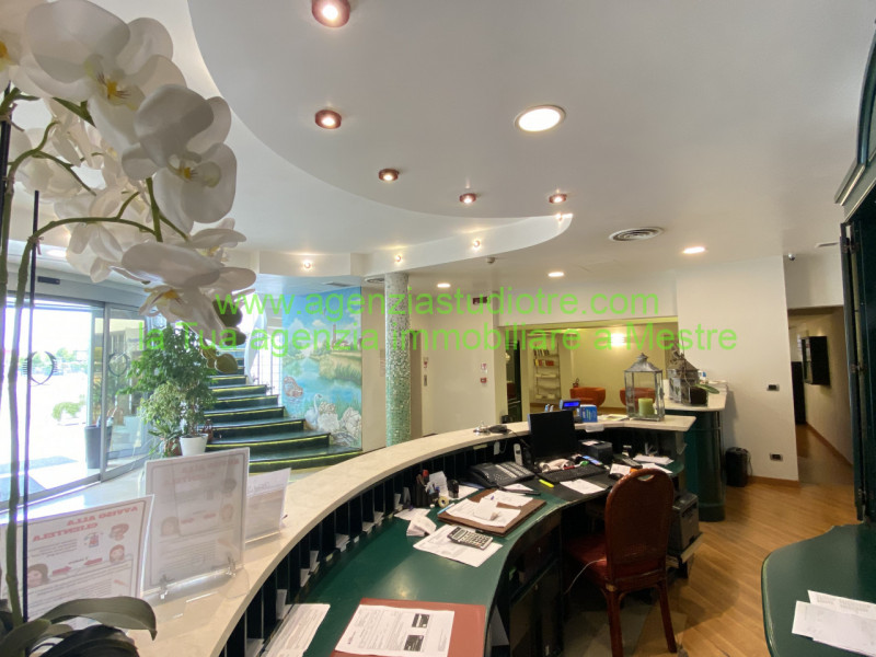Immagine 25 di Hotel in vendita  in via Adige a Quarto D'altino