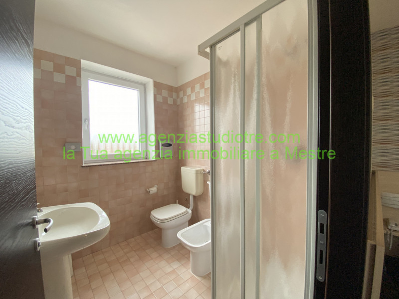 Immagine 27 di Hotel in vendita  in via Adige a Quarto D'altino