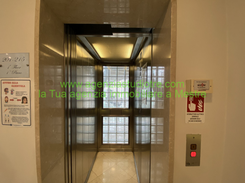 Immagine 28 di Hotel in vendita  in via Adige a Quarto D'altino