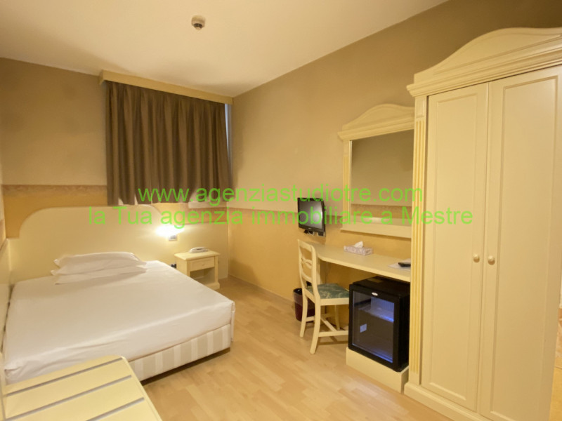 Immagine 32 di Hotel in vendita  in via Adige a Quarto D'altino