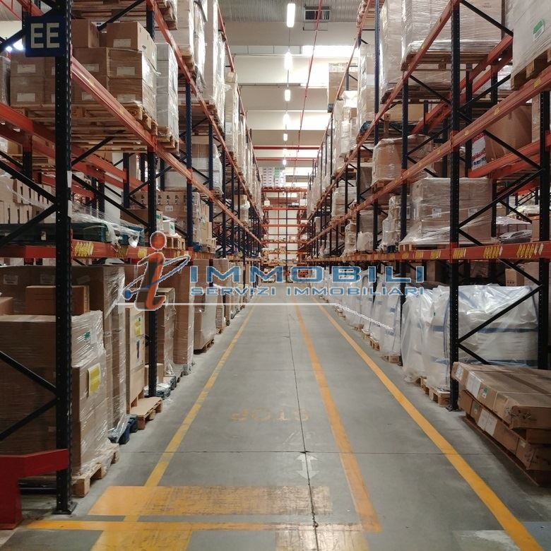 Immagine 15 di Magazzino in affitto  in VIA GRANDI A. a Settala