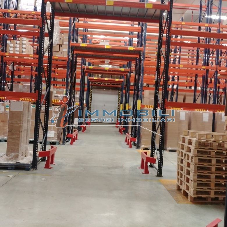 Immagine 22 di Magazzino in affitto  in VIA GRANDI A. a Settala