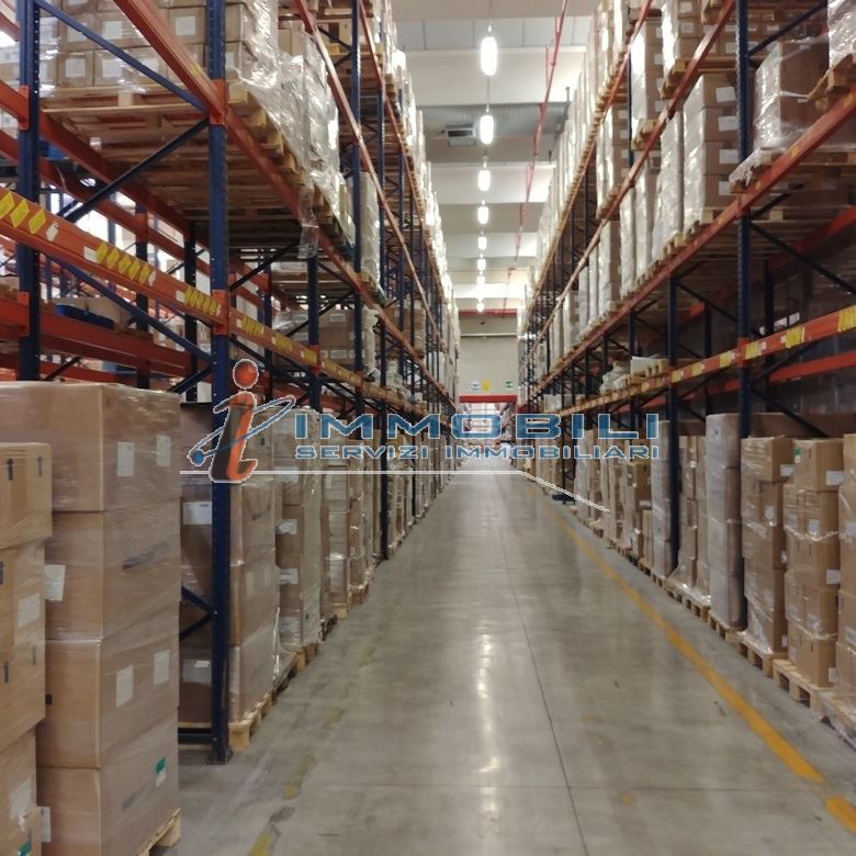 Immagine 24 di Magazzino in affitto  in VIA GRANDI A. a Settala