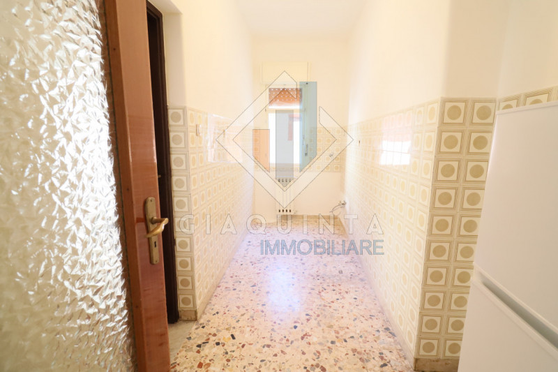 Immagine 7 di Appartamento in vendita  in via degli orti n.79 a Palagonia