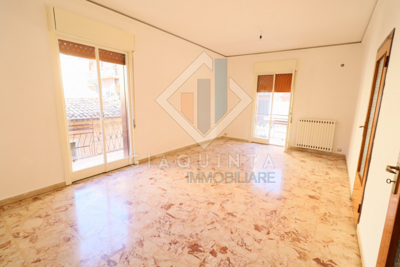 Immagine 10 di Appartamento in vendita  in via degli orti n.79 a Palagonia