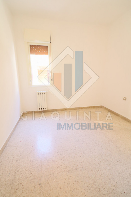 Immagine 12 di Appartamento in vendita  in via degli orti n.79 a Palagonia