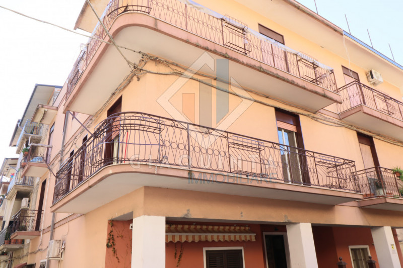 Immagine 16 di Appartamento in vendita  in via degli orti n.79 a Palagonia