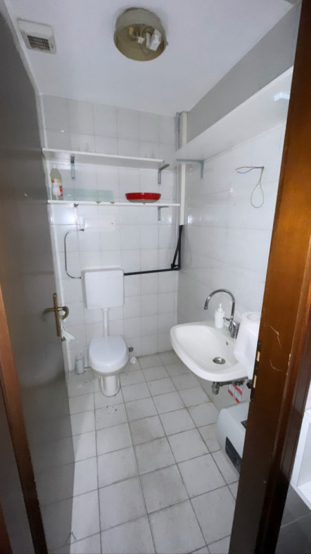 Immagine 6 di Negozio in vendita  in PIAZZA EREMITANI - RIVIERA DEI PONTI ROMANI RIF 4597 a Padova