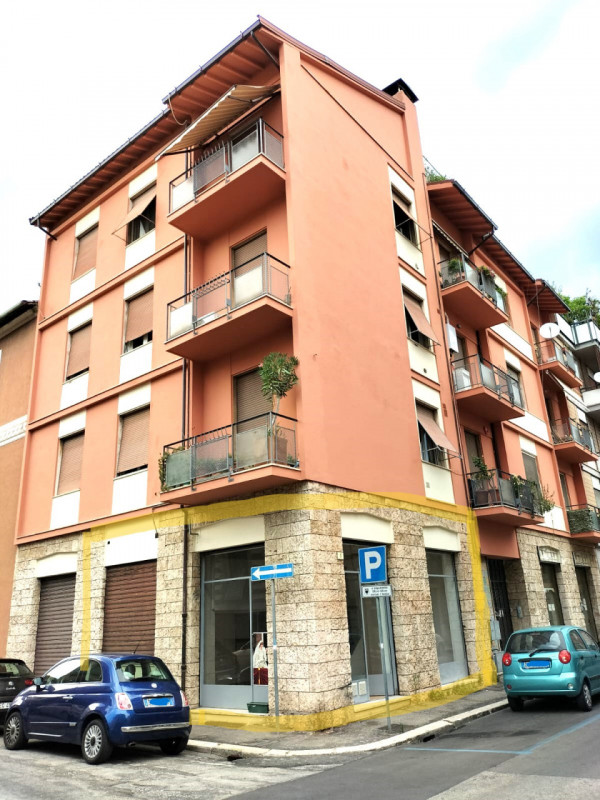 Immagine 2 di Negozio in vendita  in Via Pietro Gori a Terni