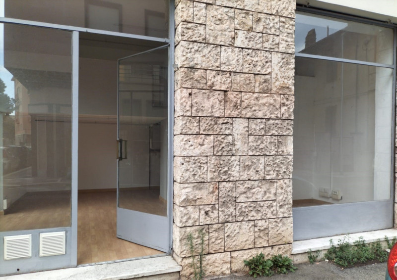 Immagine 4 di Negozio in vendita  in Via Pietro Gori a Terni