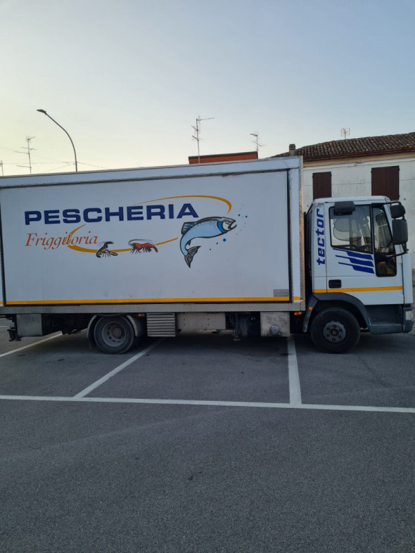 Immagine 1 di Negozio in vendita  a Chioggia