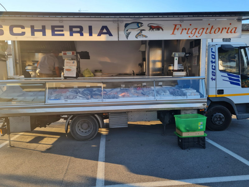 Immagine 2 di Negozio in vendita  a Chioggia