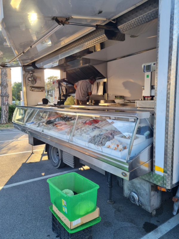 Immagine 3 di Negozio in vendita  a Chioggia