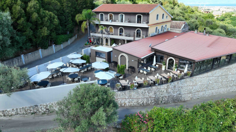 Immagine 2 di Hotel in vendita  in via fausto coppi a Pace Del Mela