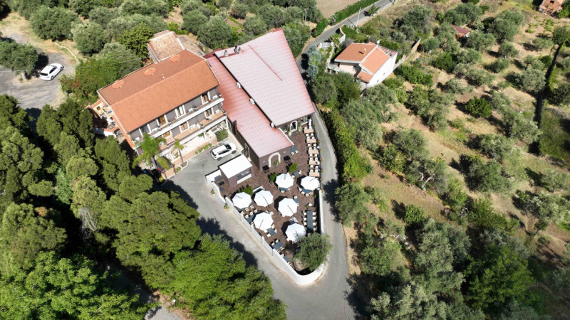 Immagine 3 di Hotel in vendita  in via fausto coppi a Pace Del Mela