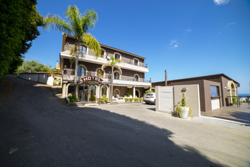 Immagine 4 di Hotel in vendita  in via fausto coppi a Pace Del Mela