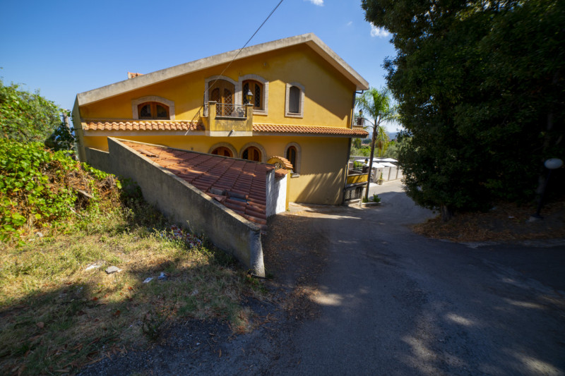 Immagine 47 di Hotel in vendita  in via fausto coppi a Pace Del Mela