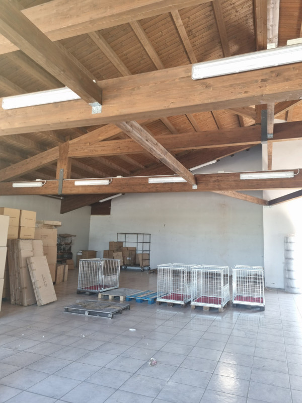 Immagine 5 di Negozio in vendita  in Via C. B Cavour n. 79 Este a Stanghella