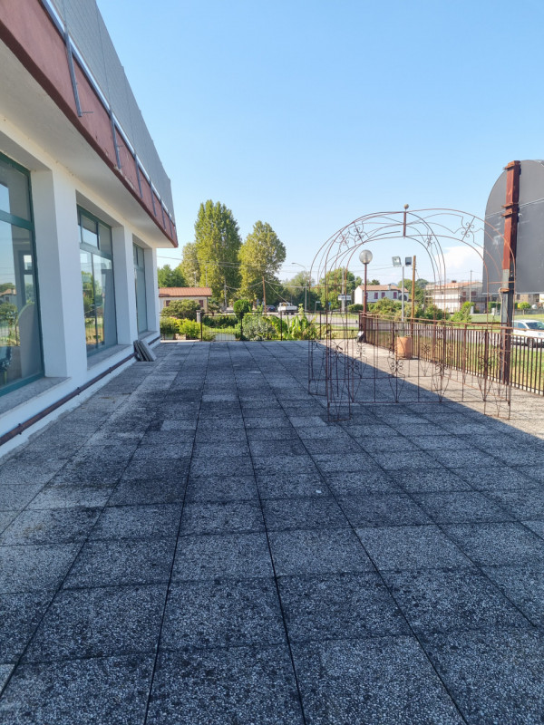 Immagine 11 di Negozio in vendita  in Via C. B Cavour n. 79 Este a Stanghella