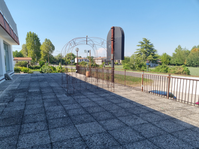 Immagine 13 di Negozio in vendita  in Via C. B Cavour n. 79 Este a Stanghella