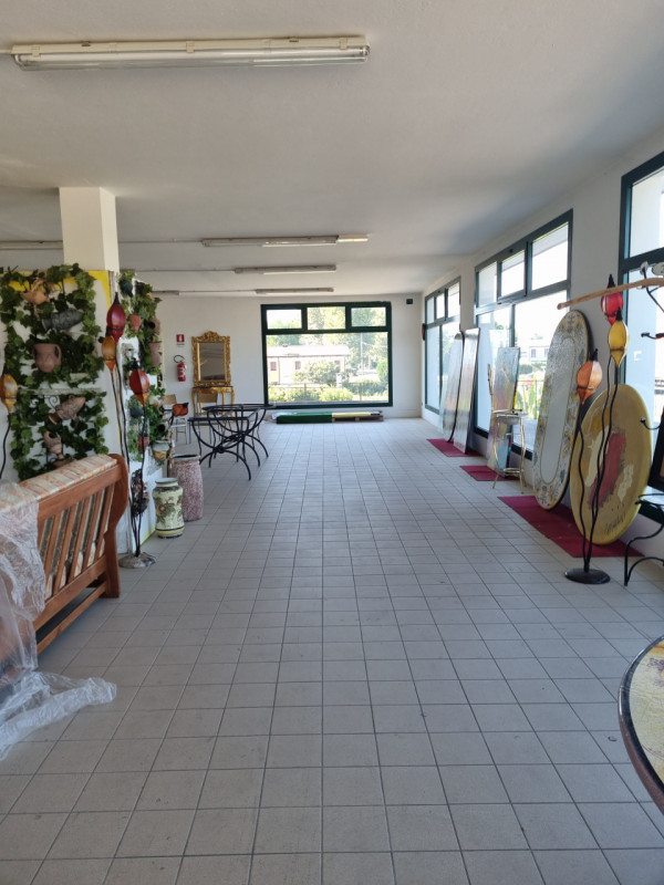 Immagine 18 di Negozio in vendita  in Via C. B Cavour n. 79 Este a Stanghella