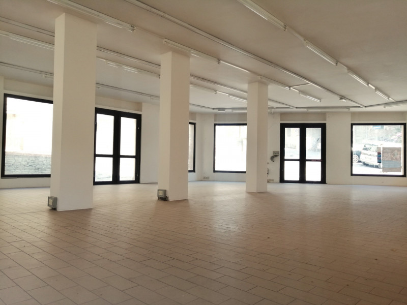 Immagine 2 di Negozio in vendita  in via Ritorta a Tuoro Sul Trasimeno