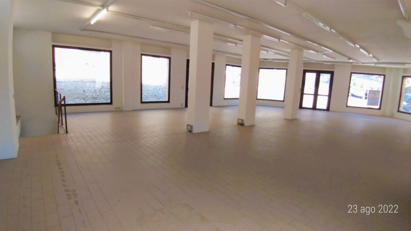 Immagine 3 di Negozio in vendita  in via Ritorta a Tuoro Sul Trasimeno